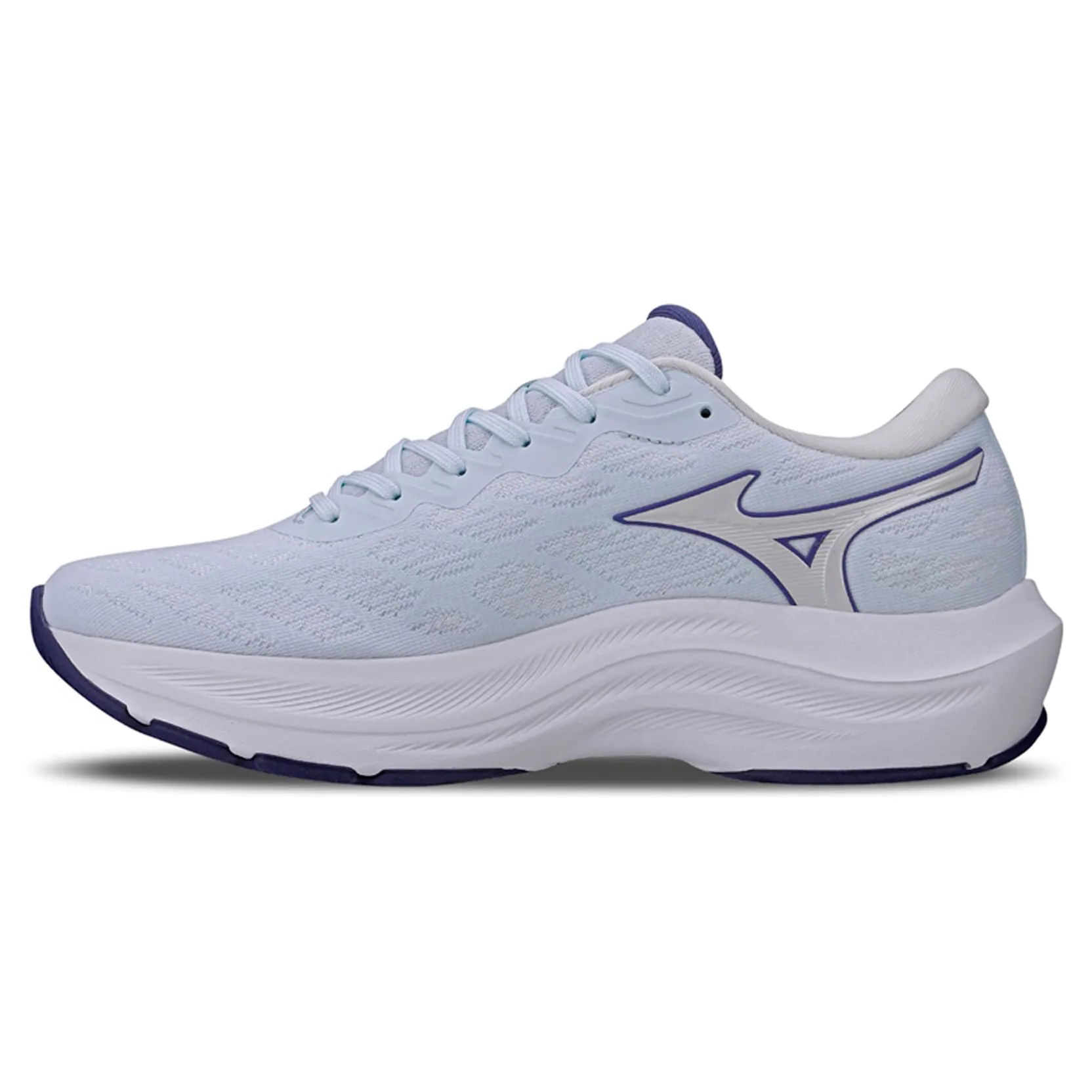 Tênis Mizuno Enigma azul claro, vista lateral esquerda, destacando o design respirável em mesh e solado confortável